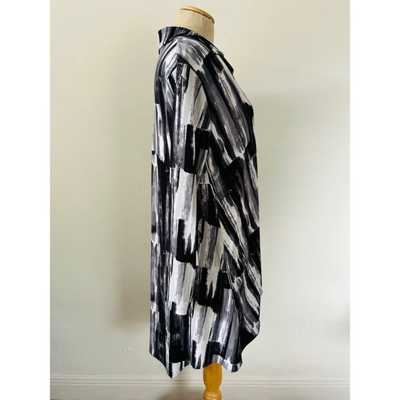 Sympli Women's Sz 10 Abstract Black & White Button-Up Tunic Shirt With Collar - Picture 5 of 13
